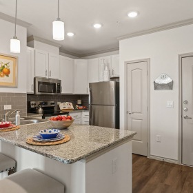 Kitchen seating at open kitchen counter